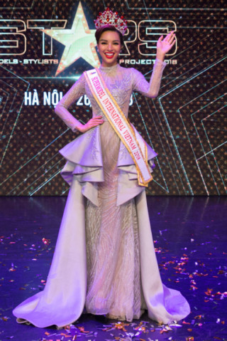  Khả Trang được đề cử thi Siêu mẫu quốc tế 2018 