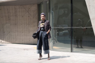 Seoul Fashion Week 2017: Phí Phương Anh ‘men-lỳ’ với set đồ 400 triệu, Hoàng Ku diện áo lông to hơn cả Sơn Tùng