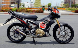 Suzuki Raider độ tem đấu cùng loạt đồ chơi đắt giá
