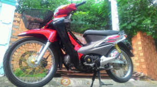 Wave S đỏ bạc mộc mạc khoe dáng