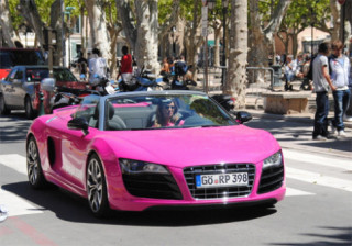  Người đẹp lái siêu xe Audi R8 hồng 