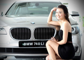  Người mẫu sedan cao cấp BMW 740Li 