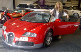  Siêu mẫu người Anh muốn sơn hồng Bugatti Veyron 