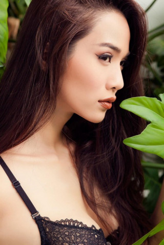 Dù đã sinh nở 2 bận, bà xã Ưng Hoàng Phúc vẫn có body vạn người mê