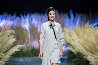 Hồng Quế 70 kg sau sinh vẫn tỏa sáng trong show thời trang của hoa hậu Ngọc Hân