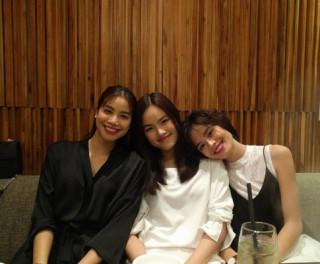 Phạm Hương hội ngộ các đối thủ Next Top năm xưa khiến fans thích thú