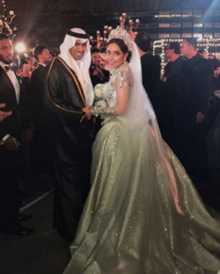 Tỷ phú Dubai chịu chơi tặng váy cưới đính 24.000 viên kim cương cho vợ