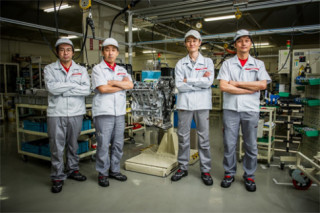  Bộ tứ nghệ nhân phía sau Nissan GT-R 