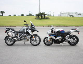  Cặp đôi xế khủng BMW khoe sắc tại Hà Nội 