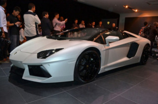  Đợi 18 tháng mới mua được Aventador mui trần 