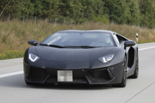  Lamborghini Aventador roadster trên đường thử 
