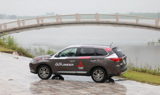  Mitsubishi Outlander - đối thủ xứng tầm của Mazda CX-5 