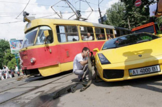  Người đẹp gây rắc rối với Lamborghini Gallardo 