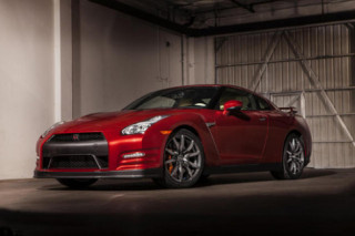  Nissan GT-R 2015 có giá từ 103.400 USD 