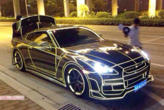  Nissan GT-R phát sáng trong đêm 
