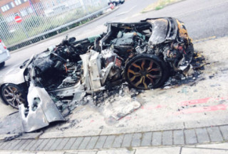  Siêu xe Audi R8 V10 cháy rụi 
