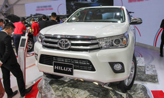  Toyota Hilux 2016 giá từ 697 triệu, quyết đấu Ford Ranger 