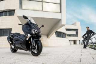 Cận cảnh Yamaha TMAX DX 2017 với giá gần 300 triệu Đồng tại Anh