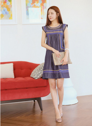 Chọn váy liền xinh xắn cho cô nàng eo to