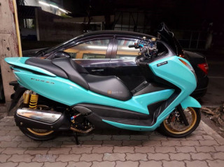 Honda Forza 300 trong bản độ nhẹ nhưng đầy ấn tượng