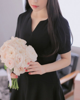 Mách nàng công sở eo bánh mỳ chọn váy đẹp