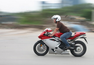  ‘Phiêu’ với MV Agusta F4 1000R trên phố Hà thành 