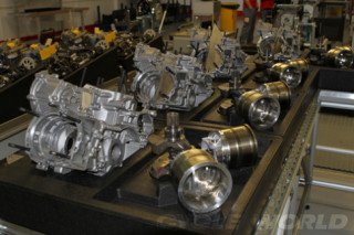  Quy trình lắp ráp động cơ Ducati bằng tay 