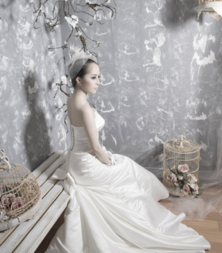 Quỳnh Nga chọn váy cưới cho nàng dâu