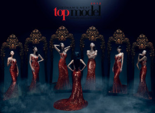 Top Model mặc đầm đuôi cá khoe hình thể