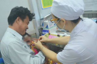 TP. HCM: Khuyến cáo phụ huynh đưa con đi tiêm vắc xin bệnh bạch hầu, ho gà, uốn ván