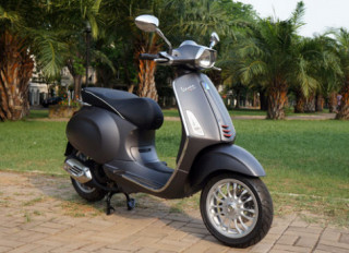  Vespa Sprint có giá 71,8 triệu đồng tại Việt Nam 