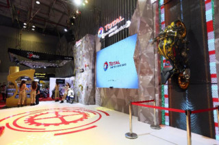 Với dòng sản phẩm “bền lực và sung sức”, Total bán hàng ngàn chai nhớt tại Triển lãm xe máy 2017