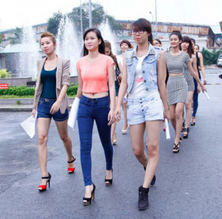 Xem thí sinh Next Top Model khoe eo