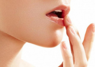 7 mặt nạ tự chế giúp đôi môi mềm mại