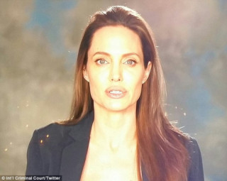 Angelina Jolie tự tin lộ diện trước công chúng sau 2 tháng đòi ly hôn với Brad Pitt