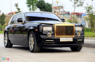 Cận cảnh Rolls-Royce Phantom mạ vàng ở Hà Nội