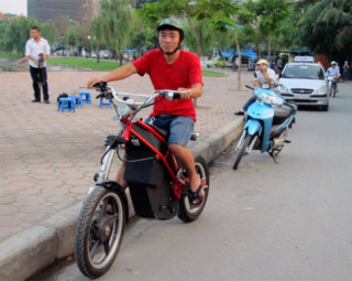  ‘Cào cào’ điện tự chế của người Hà Nội 