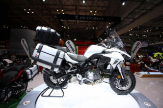 Chi tiết chiếc Benelli TRK 502 được bán chính hãng giá 136 triệu đồng
