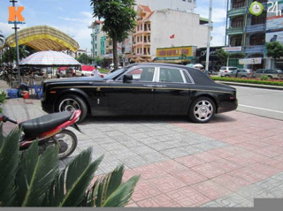 ‘Choáng’ Rolls-Royce rồng xịn, rồng giả đất mỏ