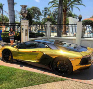 Chói mắt với mẫu Lamborghini mạ vàng