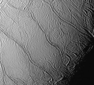 Đã tìm thấy tất cả những yếu tố cần thiết cho sự sống trên mặt trăng của sao Thổ