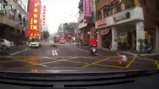  Đâm văng cụ già rồi bỏ chạy 