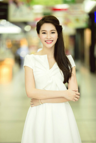 Đặng Thu Thảo thanh lịch cùng sắc trắng