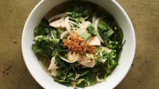 Đầu bếp Mỹ đăng video dạy người Việt ăn Phở khiến dư luận dậy sóng