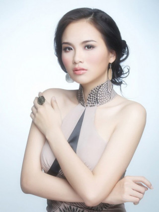 Diễm Hương đi xét nghiệm ma túy