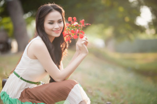 Diễm Hương nhí nhảnh dạo phố mùa hè