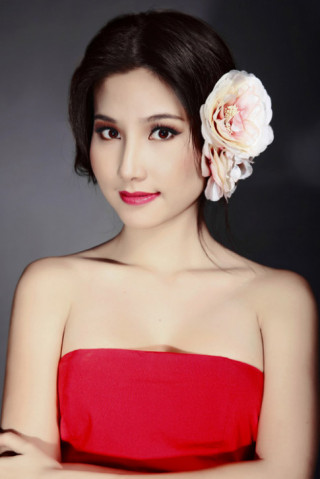Diễm My 9X vai thon nuột tuổi 22