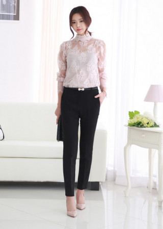 Duyên dáng cùng quần vải nơi công sở