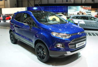  Ford EcoSport 2016 không còn lốp dự phòng 