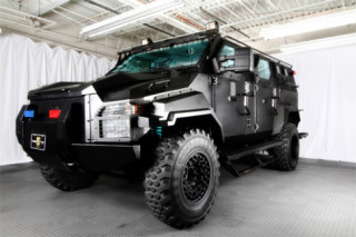  Ford F-550 SWAT - xe chống đạn giá 300.000 USD 